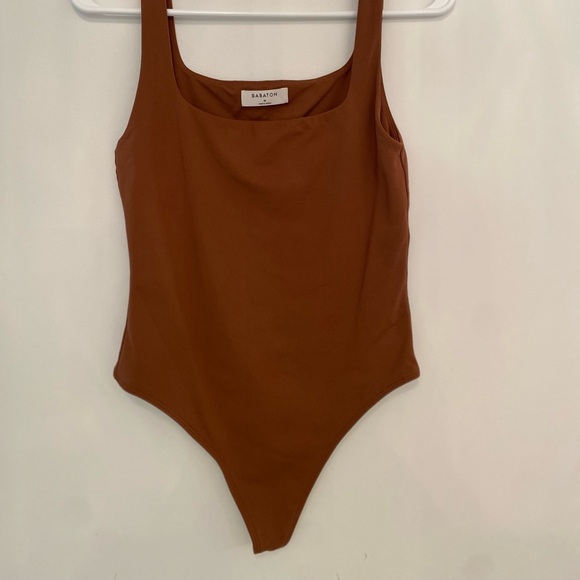 ARITZIA BABATON Contour Scoopneck Bodysuit in size Medium - Picture 1 of 4